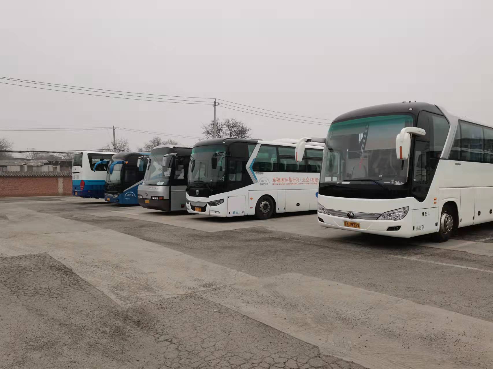 雨天道路的特点雨中行车